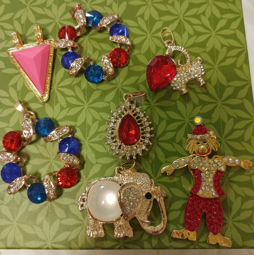 New 8 goldtone inter changeable novelty pendants